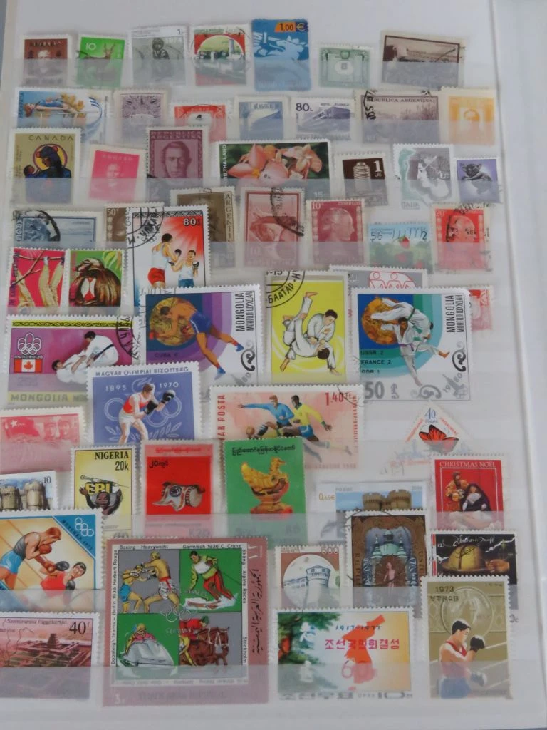 Postzegelverzameling in album met Belgische en vele andere postzegels