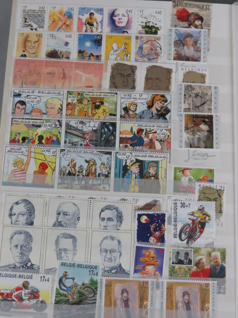 Postzegelverzameling in album met Belgische en vele andere postzegels
