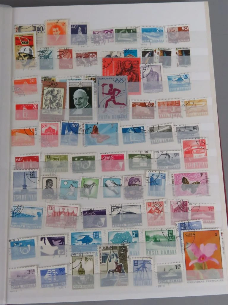 Postzegelverzameling in album met Belgische en vele andere postzegels