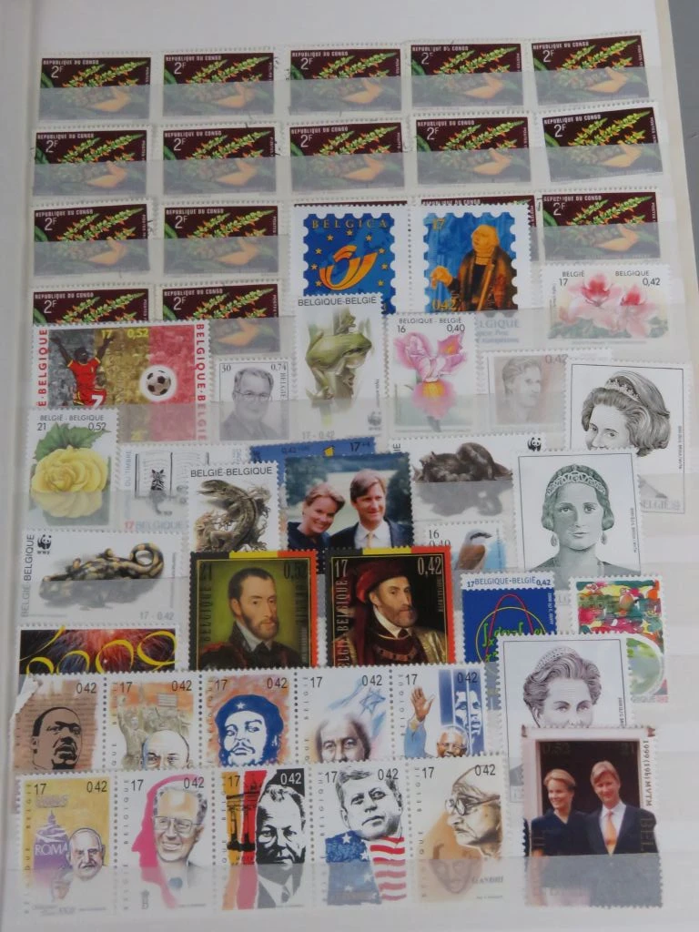 Postzegelverzameling in album met Belgische en vele andere postzegels