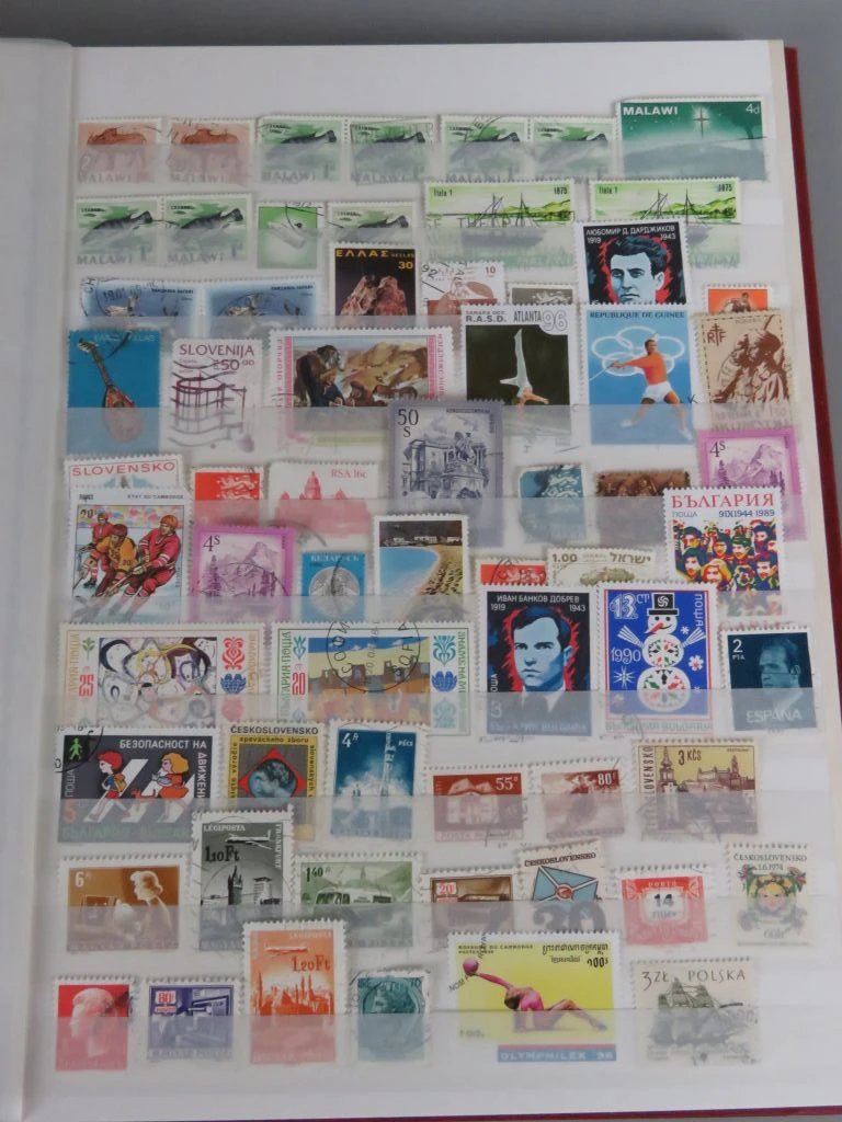 Postzegelverzameling in album met Belgische en vele andere postzegels