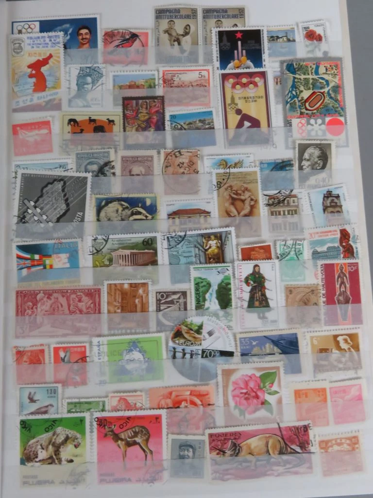 Postzegelverzameling in album met Belgische en vele andere postzegels