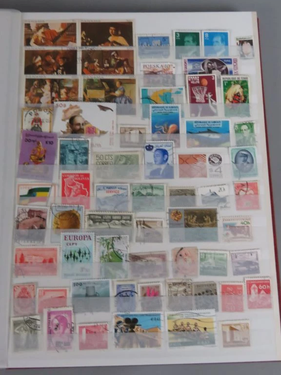 Postzegelverzameling in album met Belgische en vele andere postzegels