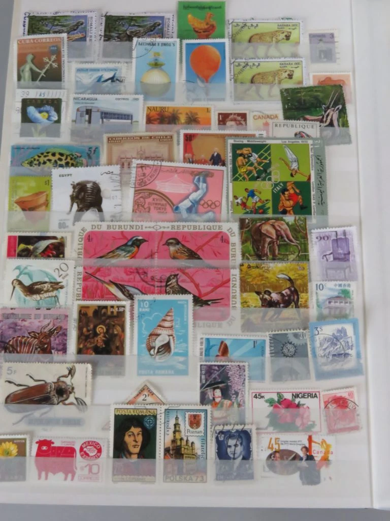 Postzegelverzameling in album met Belgische en vele andere postzegels