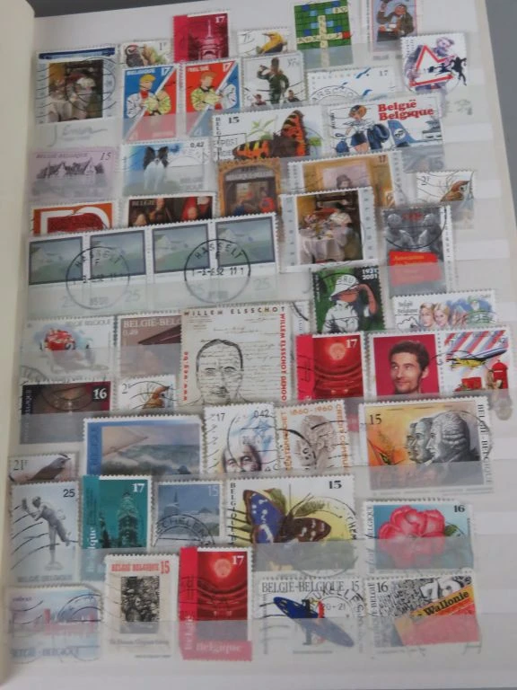 Postzegelverzameling in album met Belgische en vele andere postzegels