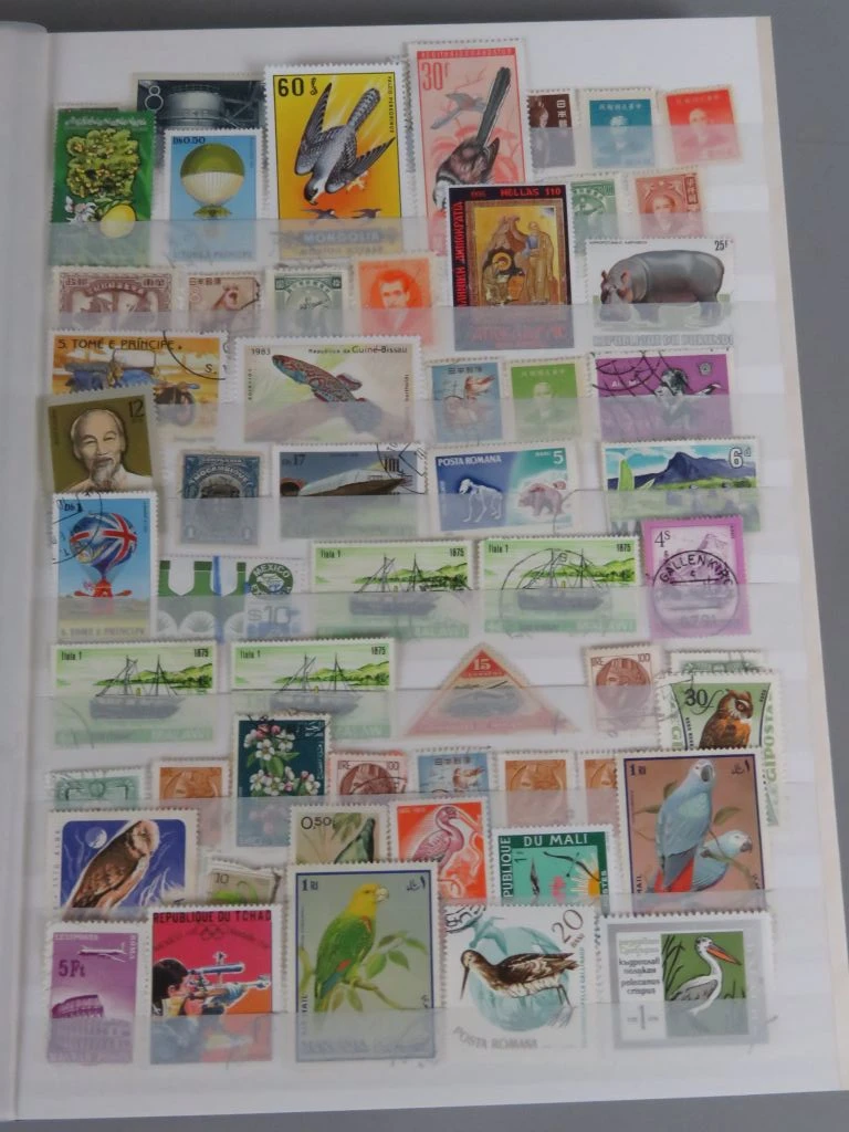 Postzegelverzameling in album met Belgische en vele andere postzegels