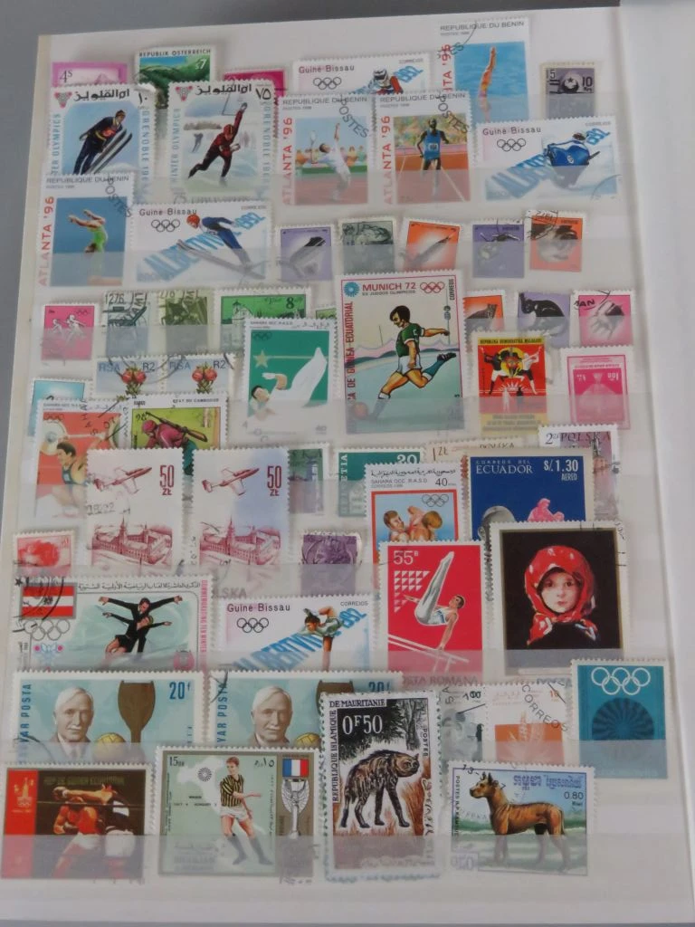 Postzegelverzameling in album met Belgische en vele andere postzegels