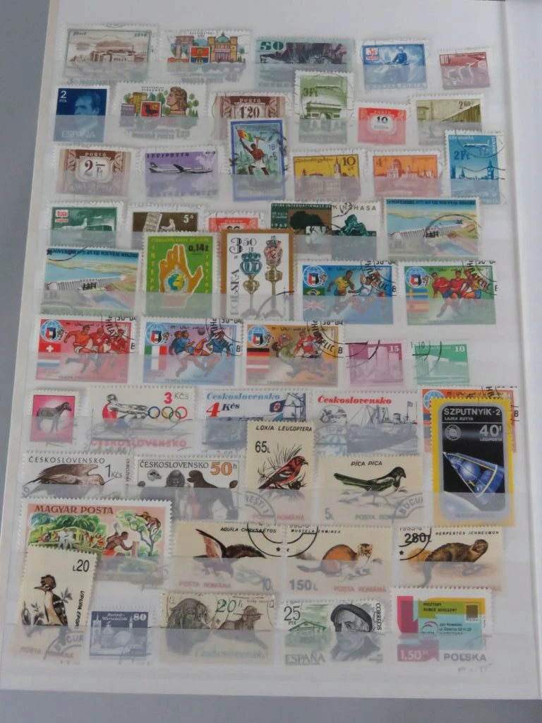 Postzegelverzameling in album met Belgische en vele andere postzegels