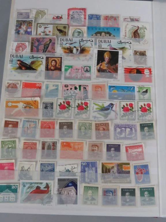 Postzegelverzameling in album met Belgische en vele andere postzegels