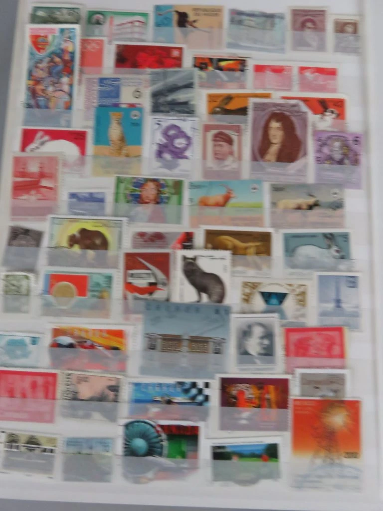 Postzegelverzameling in album met Belgische en vele andere postzegels