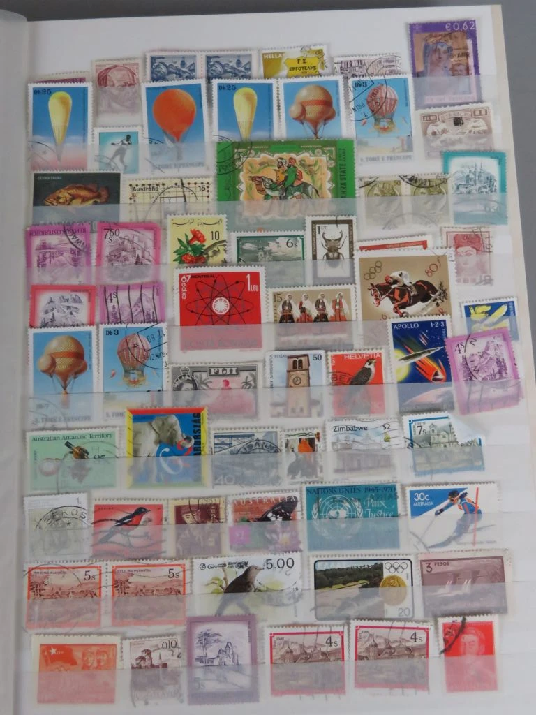 Postzegelverzameling in album met Belgische en vele andere postzegels