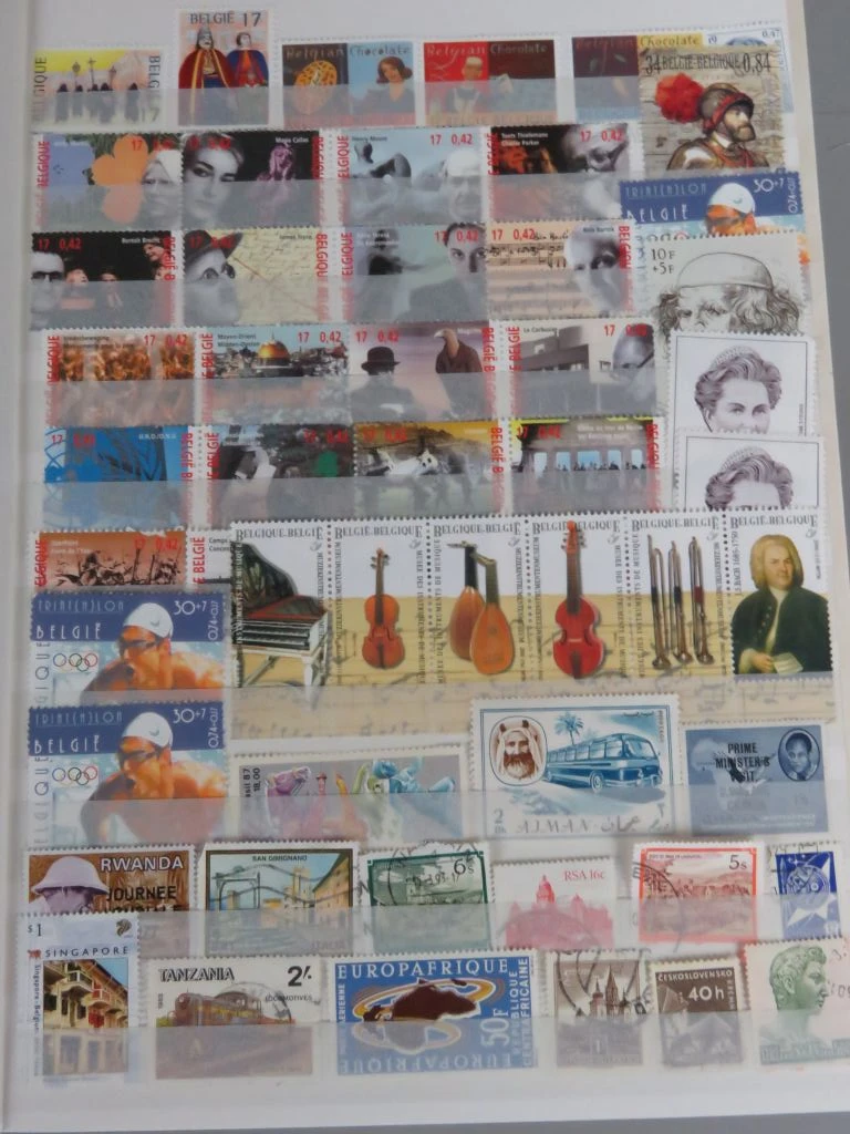 Postzegelverzameling in album met Belgische en vele andere postzegels