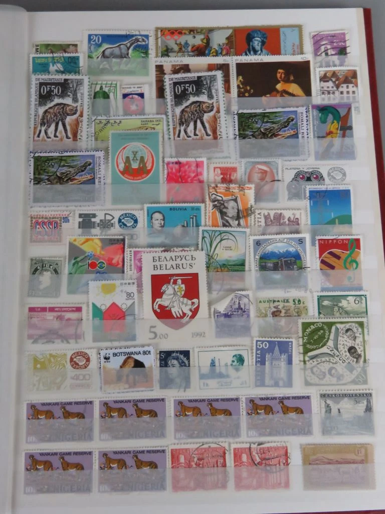 Postzegelverzameling in album met Belgische en vele andere postzegels