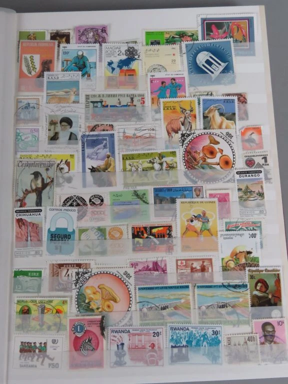 Postzegelverzameling in album met Belgische en vele andere postzegels