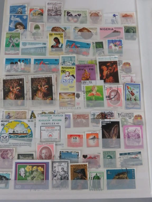 Postzegelverzameling in album met Belgische en vele andere postzegels