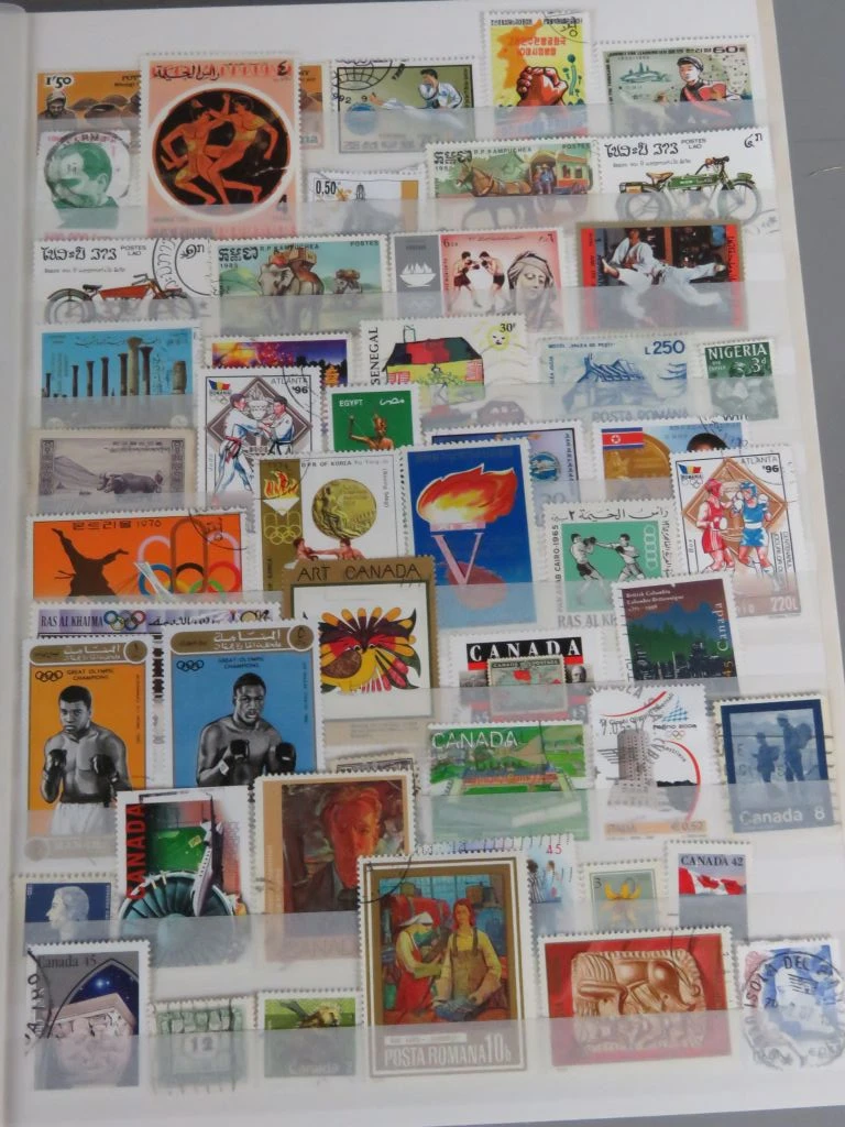 Postzegelverzameling in album met Belgische en vele andere postzegels