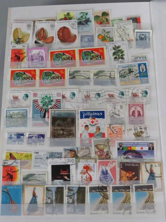 Postzegelverzameling in album met Belgische en vele andere postzegels