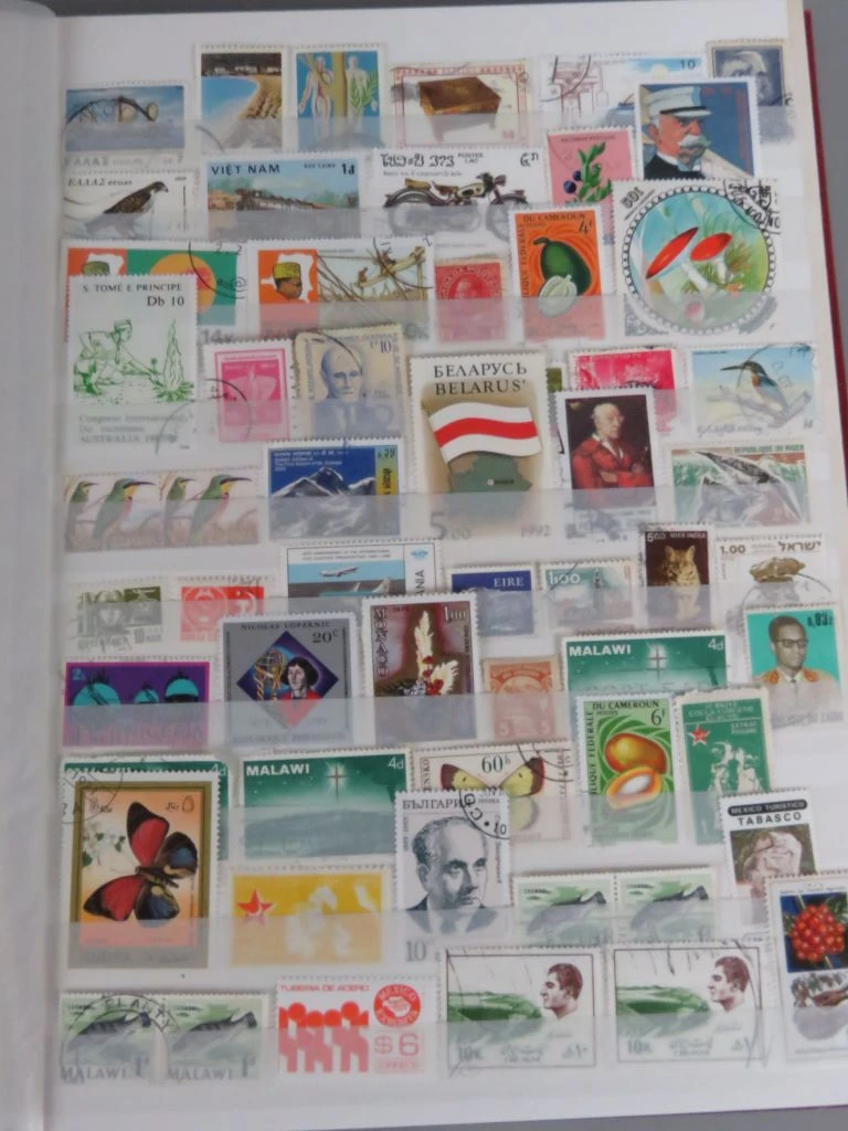 Postzegelverzameling in album met Belgische en vele andere postzegels