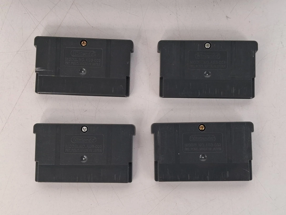 Nintendo GameBoy Advance console met opbergtas en vier spellen