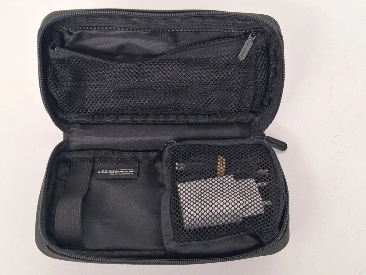 Nintendo GameBoy Advance console met opbergtas en vier spellen