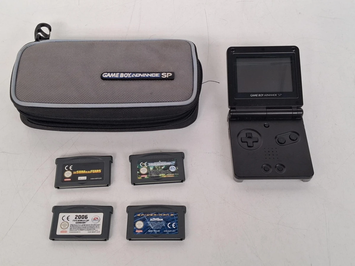 Nintendo GameBoy Advance console met opbergtas en vier spellen