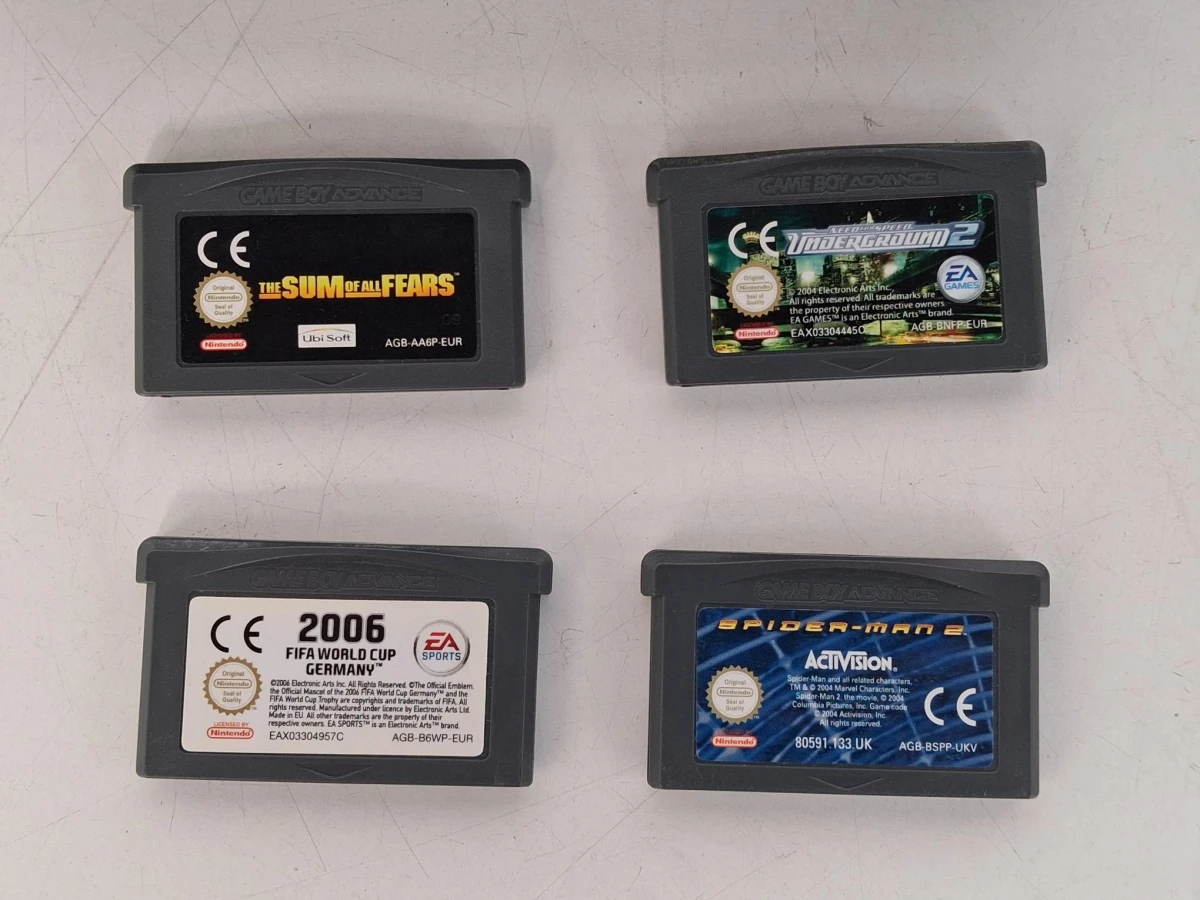 Nintendo GameBoy Advance console met opbergtas en vier spellen