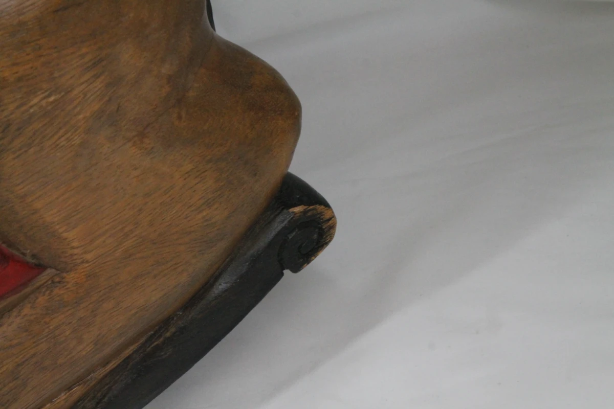 Vintage handgesneden houten hobbelpaard