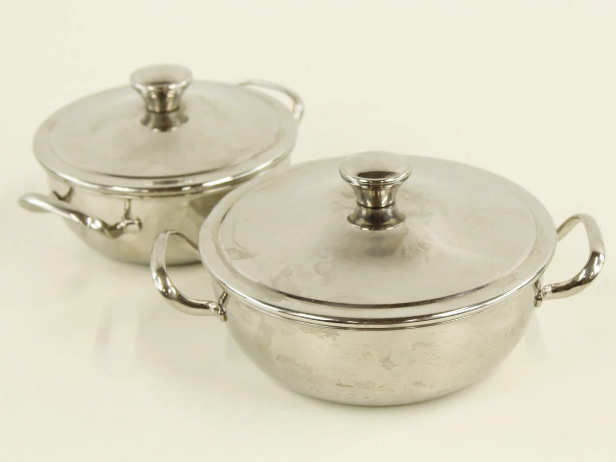 Set van 2 Alessi roestvrijstalen kookpotten met deksels