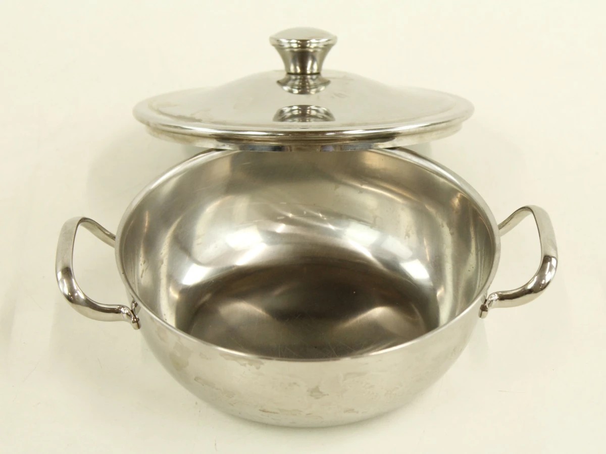 Set van 2 Alessi roestvrijstalen kookpotten met deksels