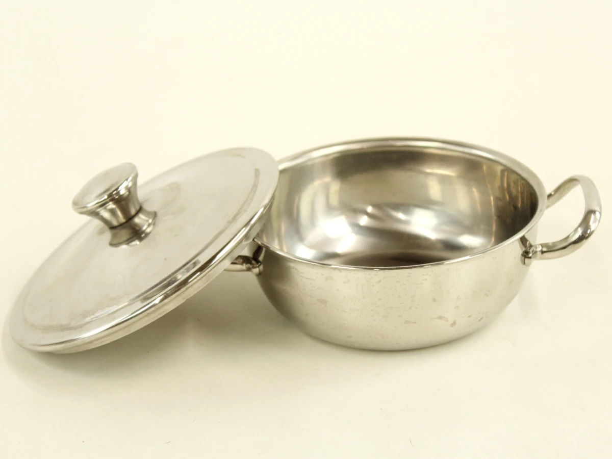 Set van 2 Alessi roestvrijstalen kookpotten met deksels