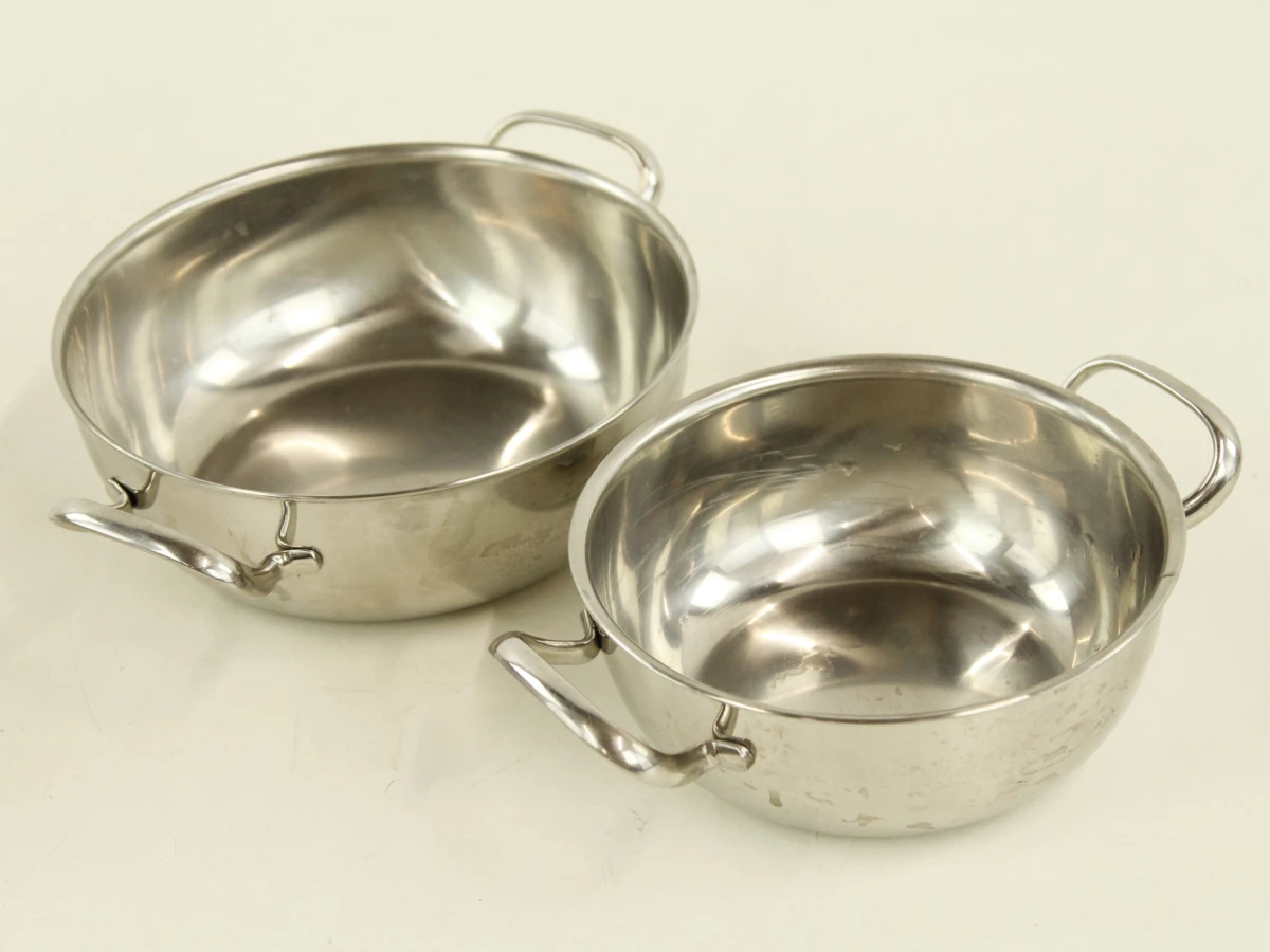 Set van 2 Alessi roestvrijstalen kookpotten met deksels