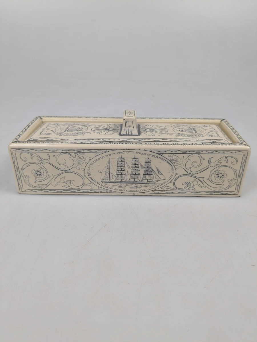 domino set Comoy's met nautische scrimshaw in decoratieve doos