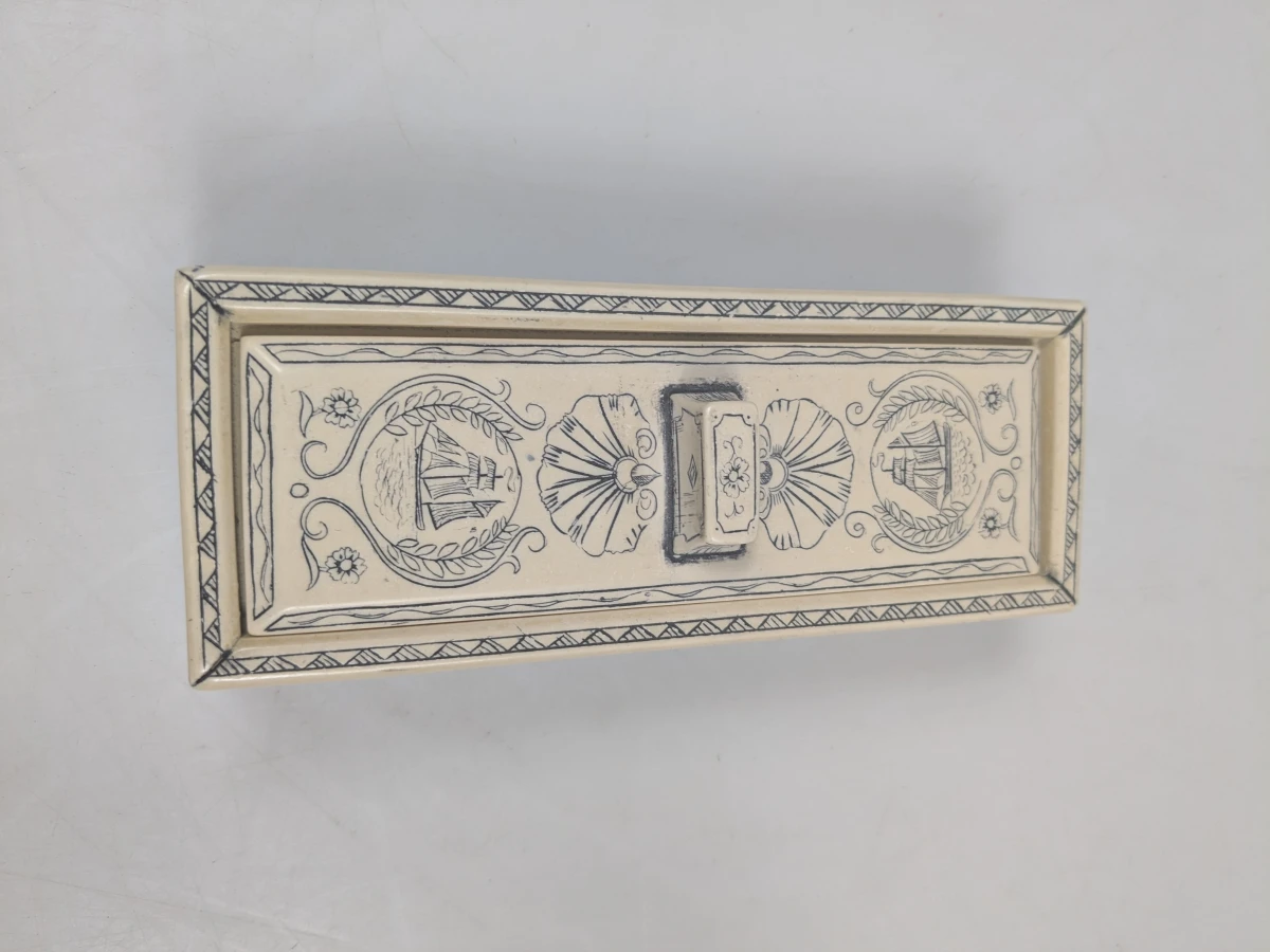 domino set Comoy's met nautische scrimshaw in decoratieve doos