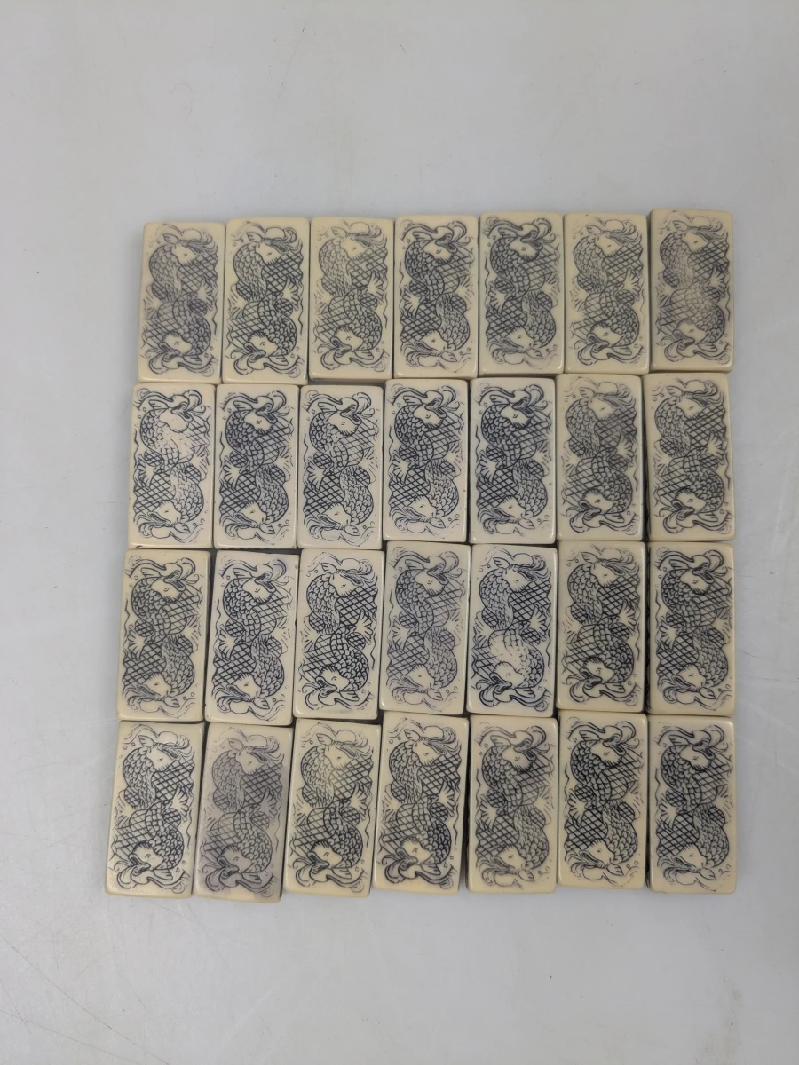 domino set Comoy's met nautische scrimshaw in decoratieve doos