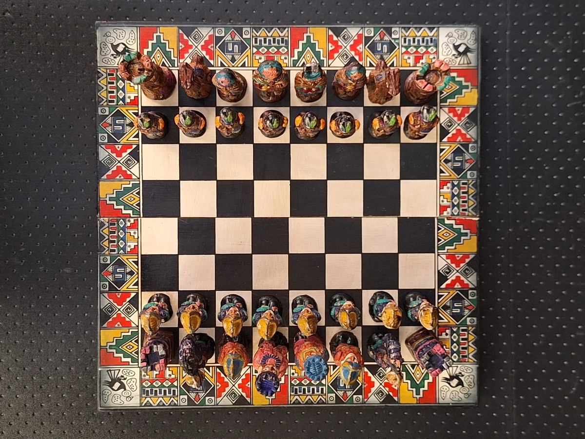 Handgeschilderde Incaschaakset met decoratief houten klapbord