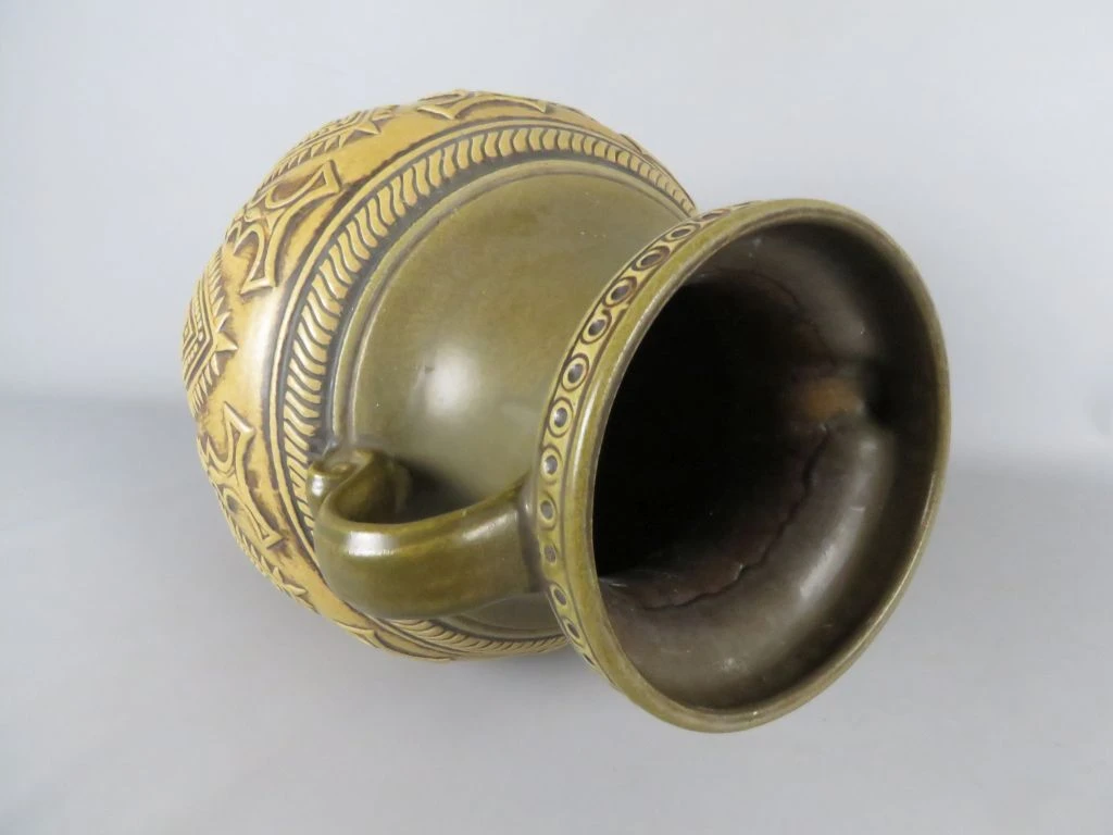 Decoratieve keramische vaas met handvatten