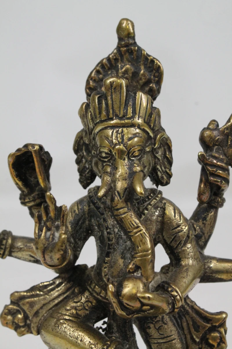 2 Antieke messing of bronzen Hindoestaanse/Nepalese godenbeelden