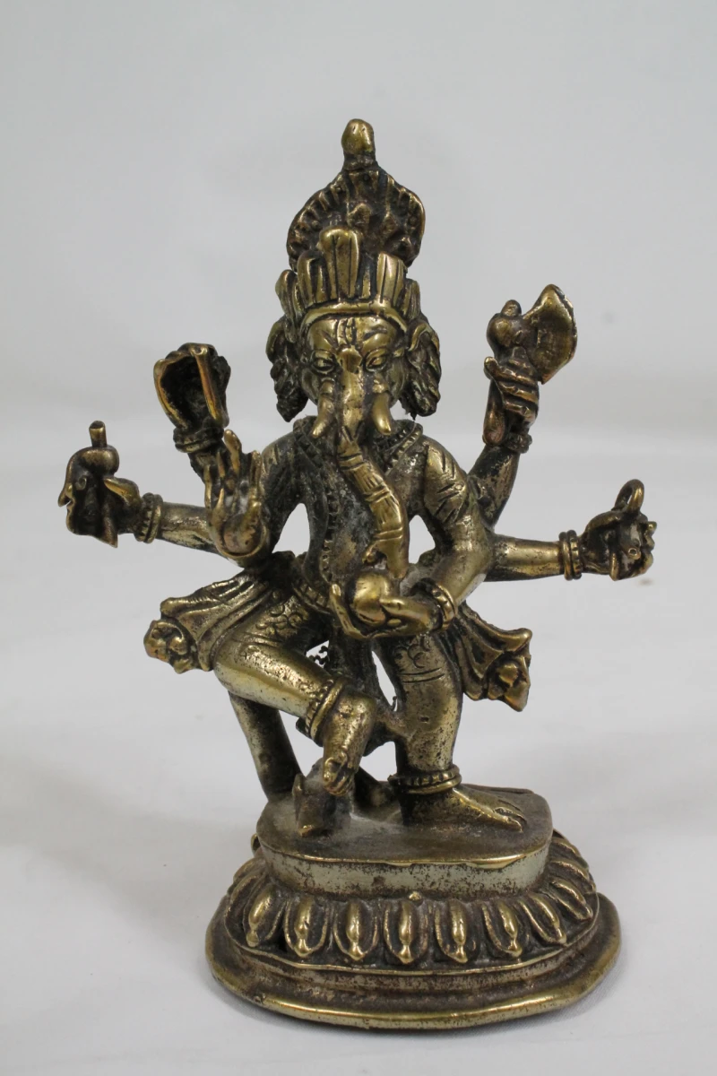 2 Antieke messing of bronzen Hindoestaanse/Nepalese godenbeelden
