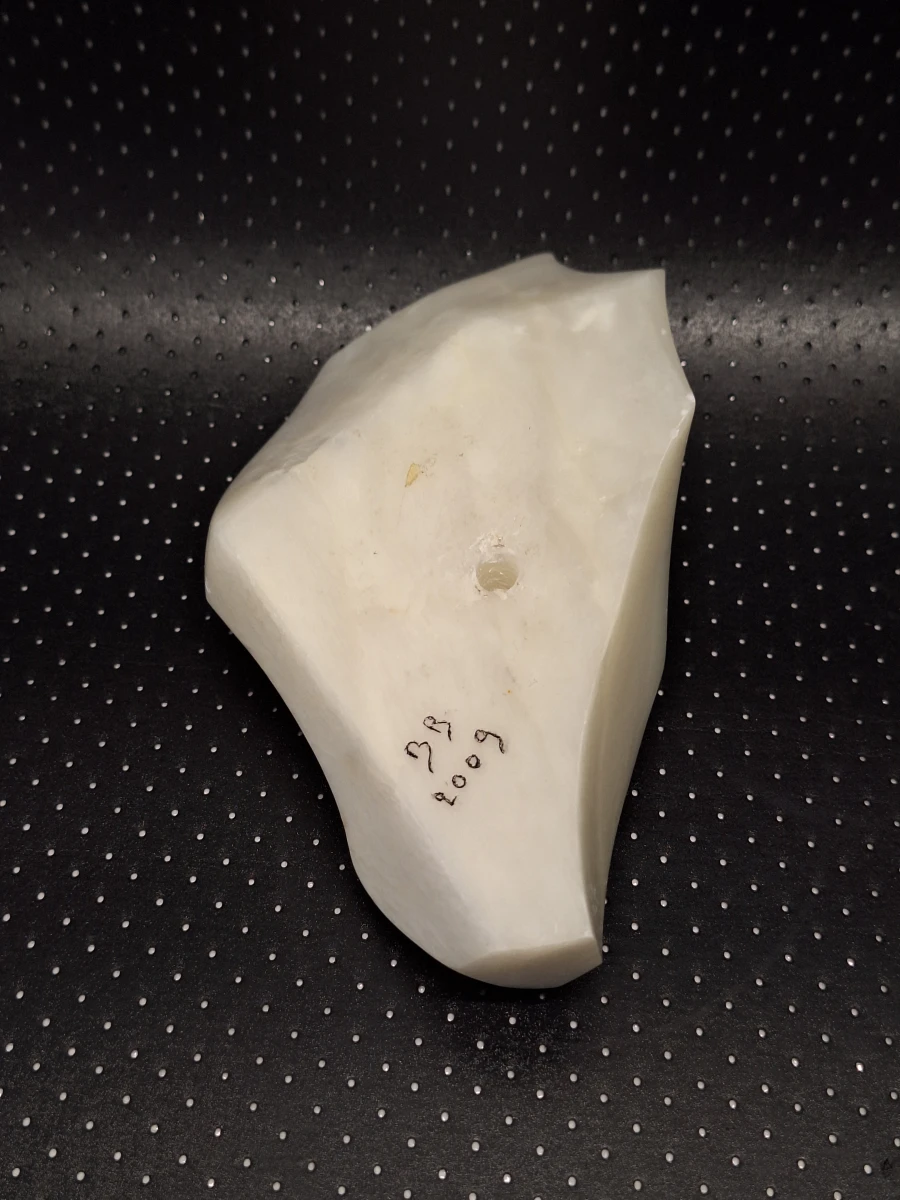 set van 2 decoratieve mineralen - Ruwe groenblauwe kristalsteen en gepolijste witte natuursteen
