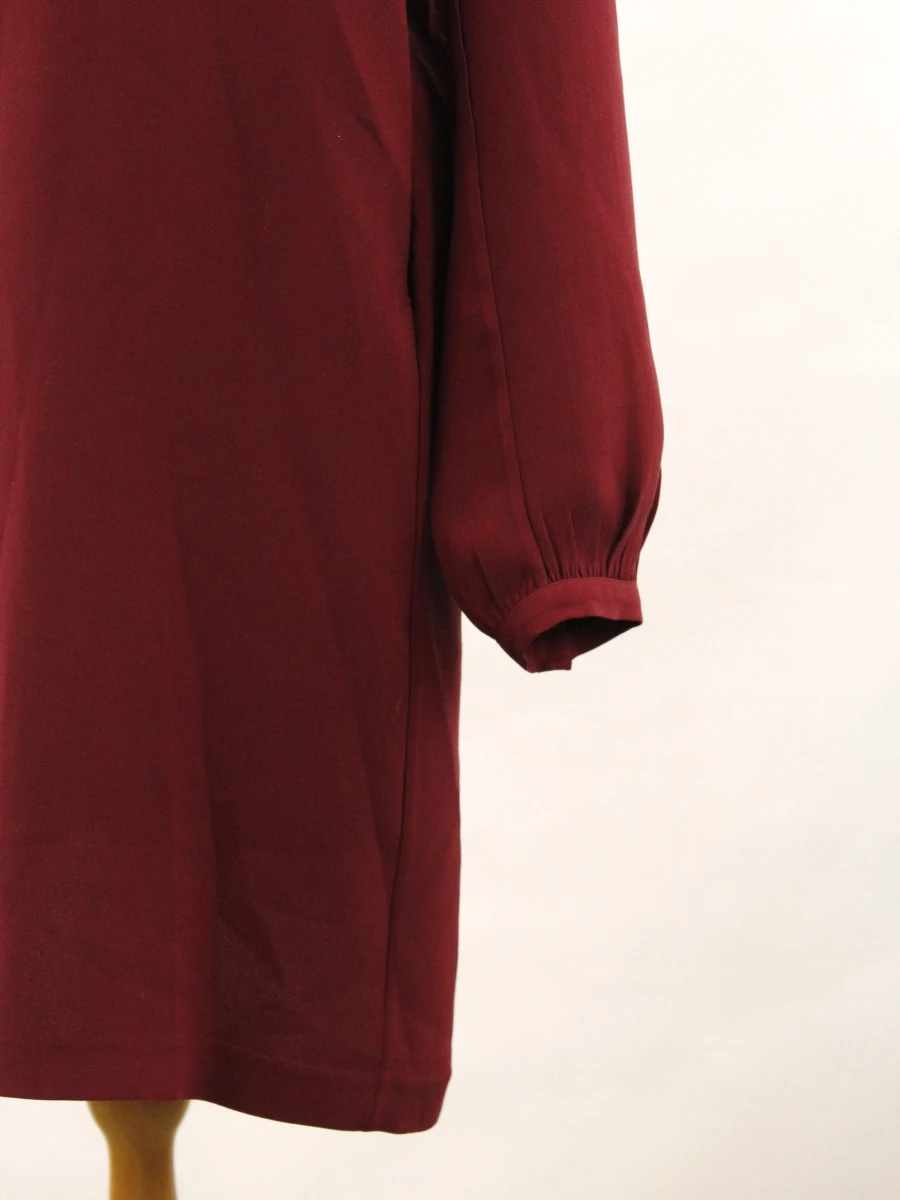 Loro Piana - luxueuze, bordeauxrode tuniekjurk met gedrapeerde kraag