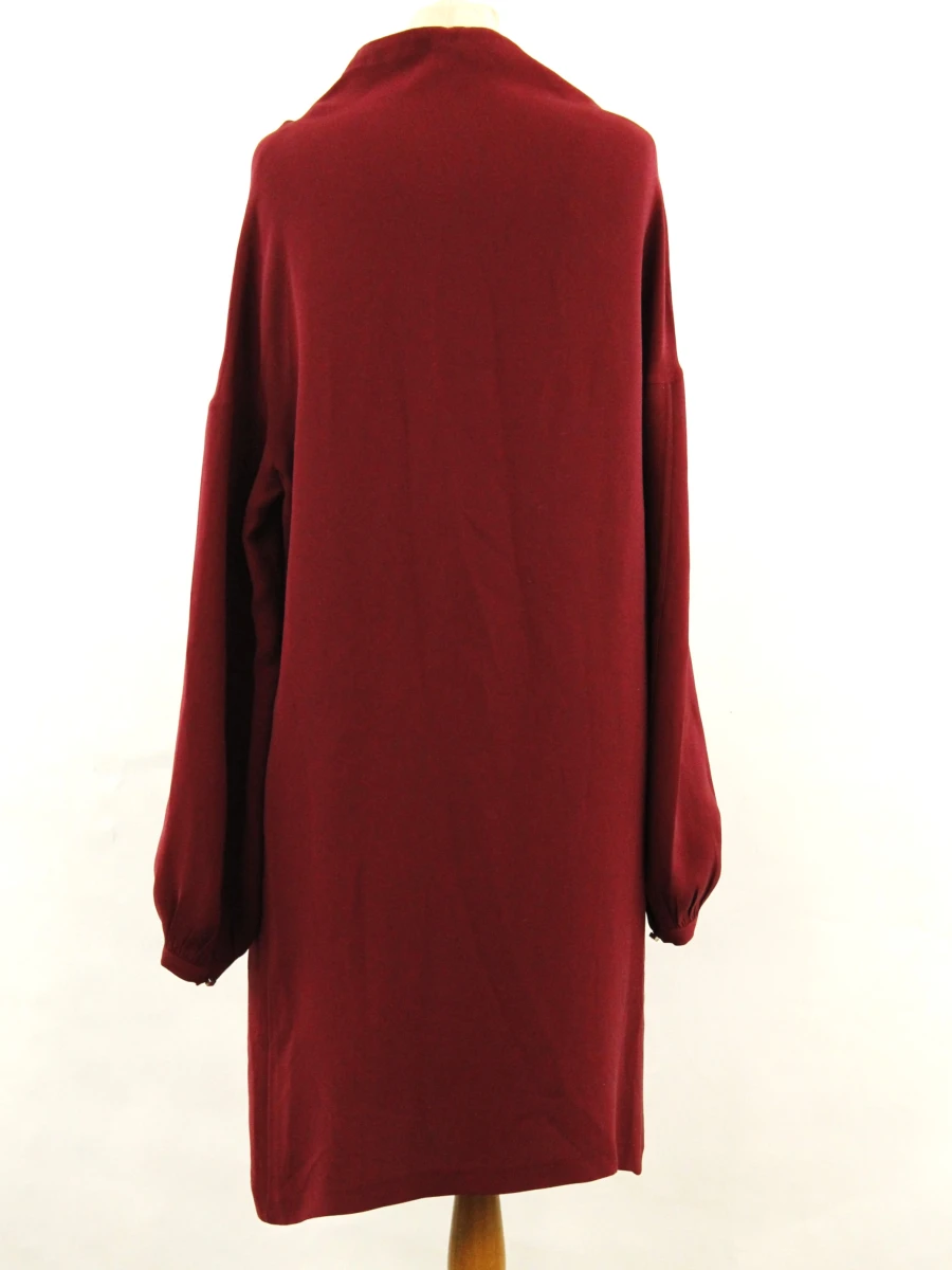 Loro Piana - luxueuze, bordeauxrode tuniekjurk met gedrapeerde kraag