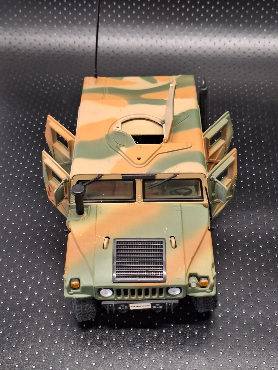 Maisto HUMVEE (HMMWV) 1:18 – Gedetailleerd militair schaalmodel in legercamouflage