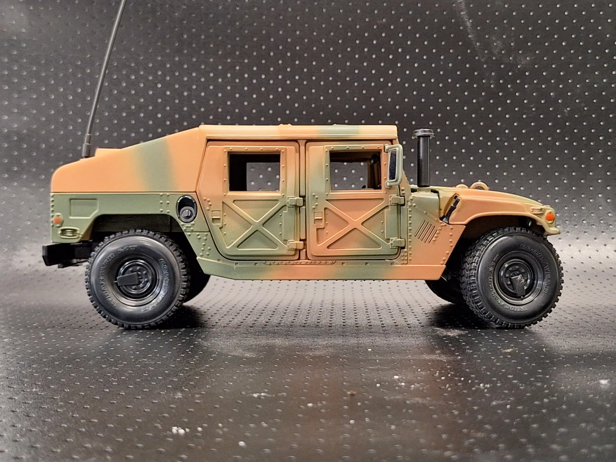 Maisto HUMVEE (HMMWV) 1:18 – Gedetailleerd militair schaalmodel in legercamouflage