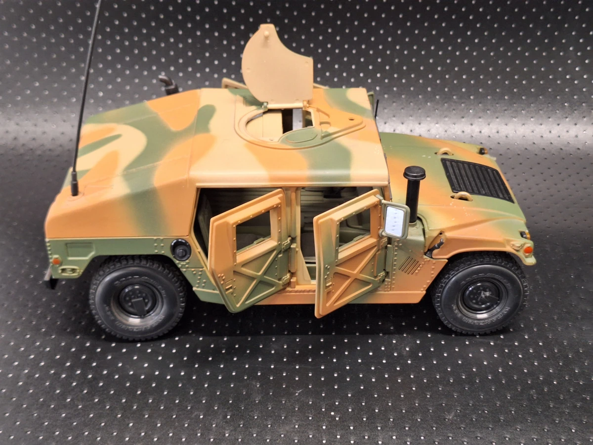 Maisto HUMVEE (HMMWV) 1:18 – Gedetailleerd militair schaalmodel in legercamouflage