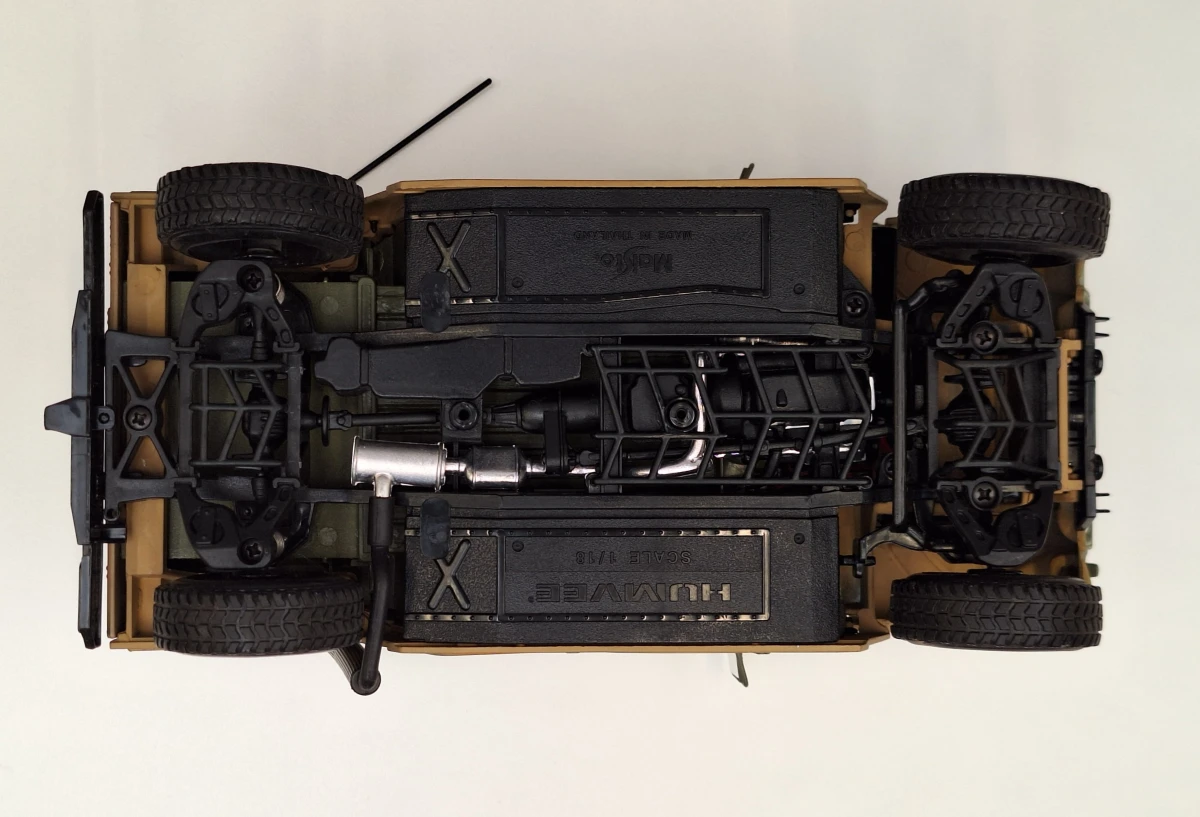 Maisto HUMVEE (HMMWV) 1:18 – Gedetailleerd militair schaalmodel in legercamouflage