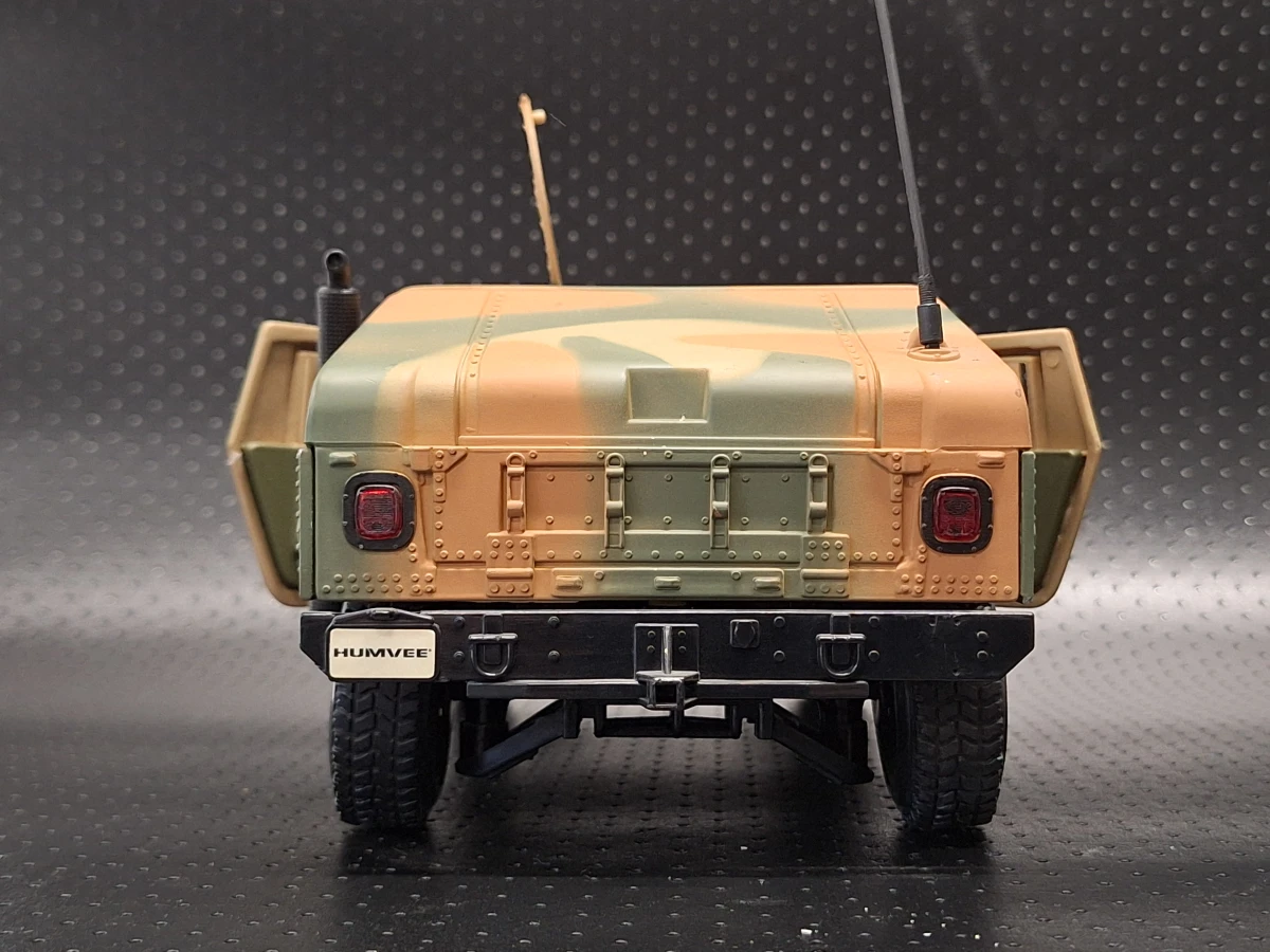 Maisto HUMVEE (HMMWV) 1:18 – Gedetailleerd militair schaalmodel in legercamouflage