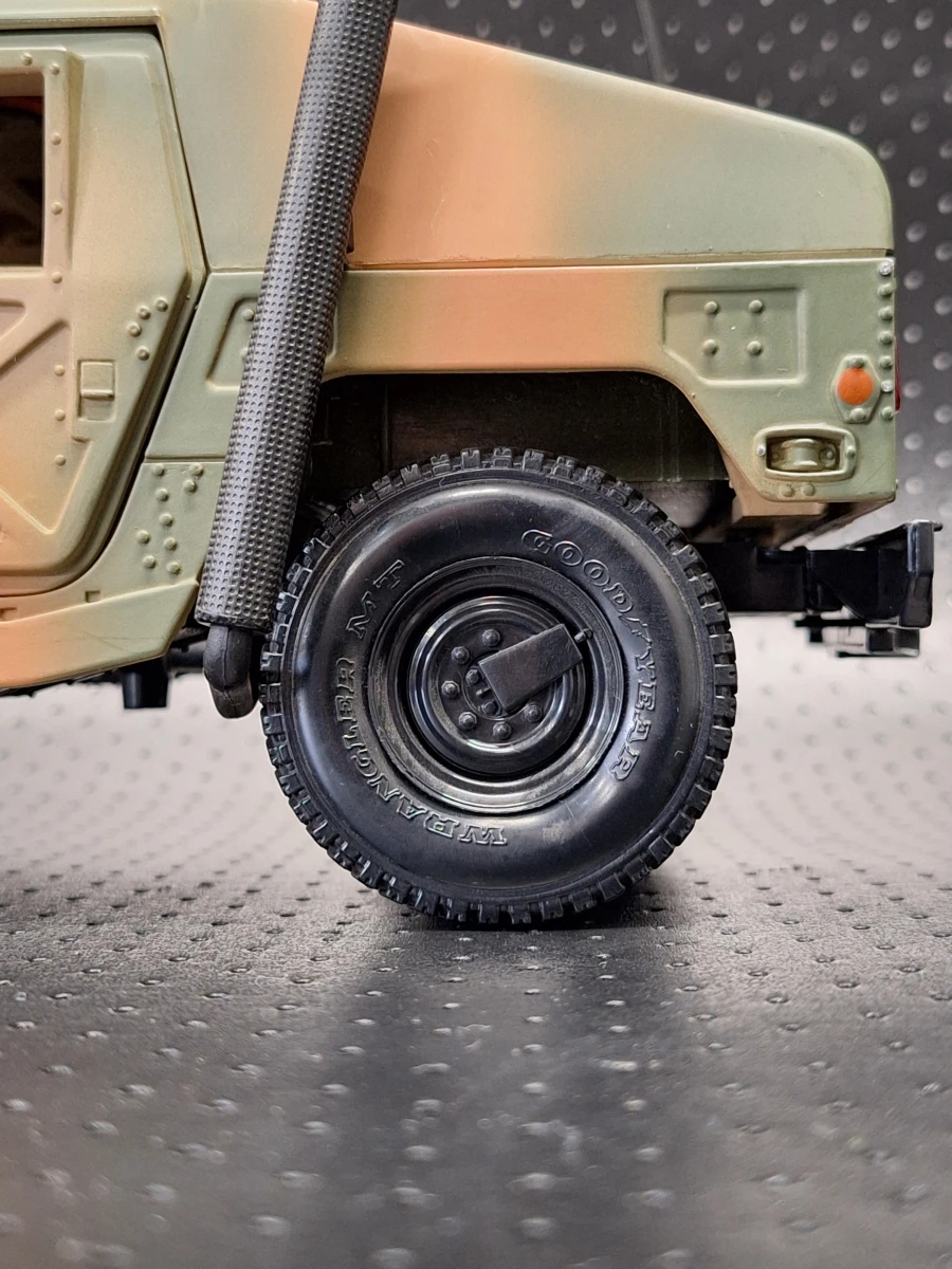 Maisto HUMVEE (HMMWV) 1:18 – Gedetailleerd militair schaalmodel in legercamouflage