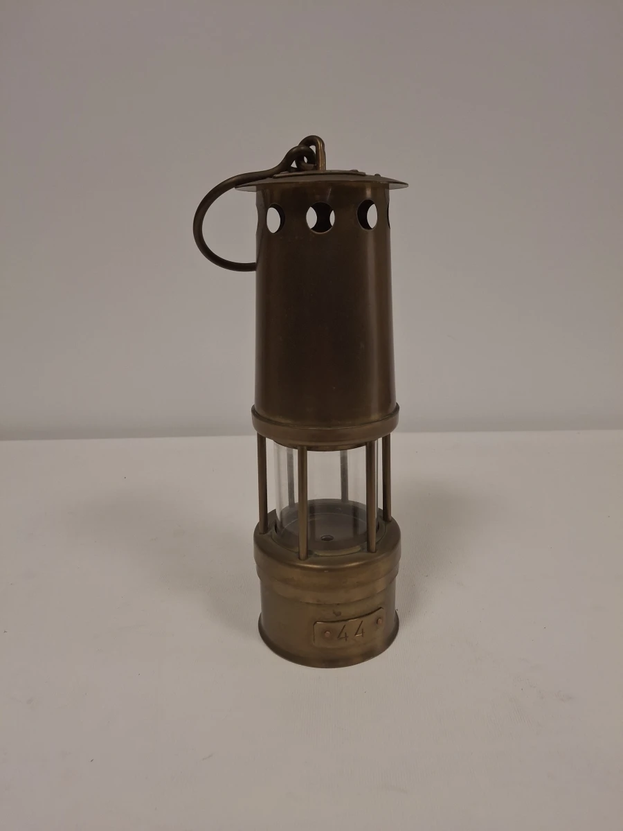 Antieke koperen mijnlamp