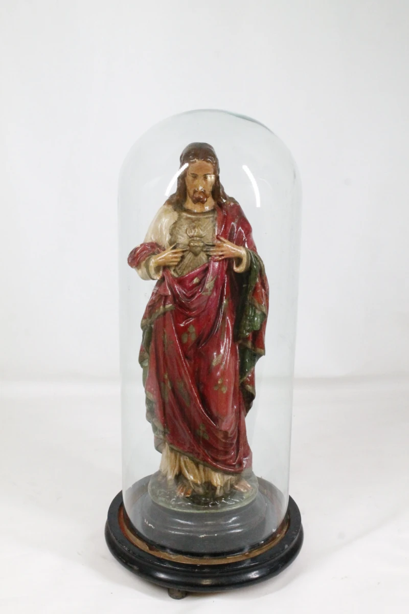 Antiek Heilig Hartbeeld van Jezus Christus onder glazen stolp