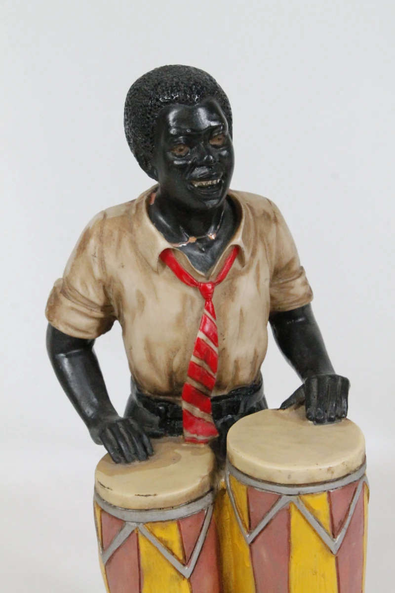 Vintage beeldjes van Afro-Amerikaanse jazzmuzikanten